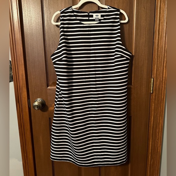 EUC Old Navy Knit Sheath Dress Black & White Striped XL - Picture 1 of 1